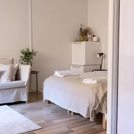 Poista 2ndhomes Cozy 35m2 With A Courtyard View By Taehtitorni Park Apartment